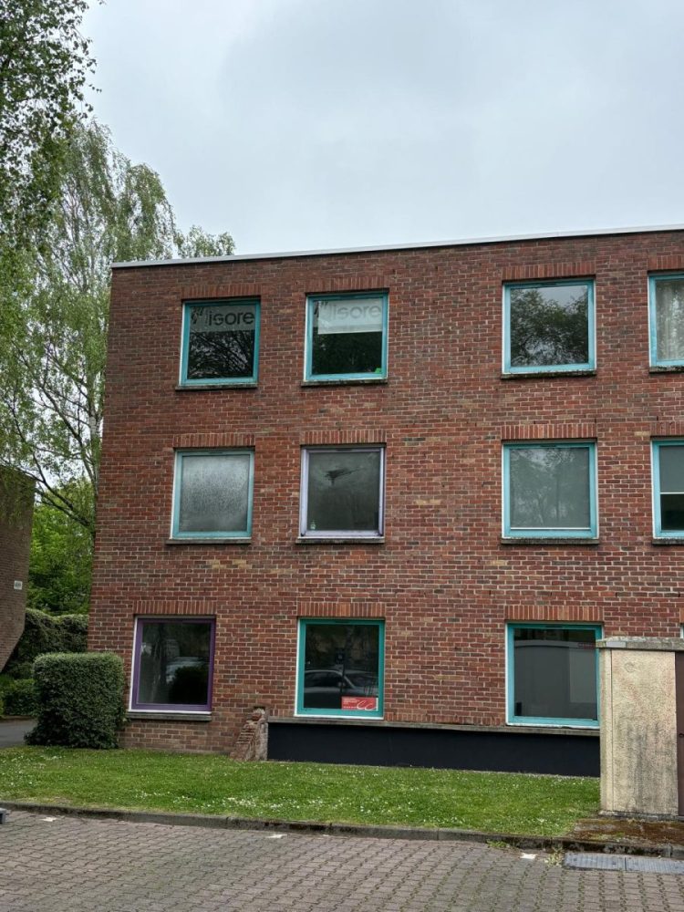 Photo de la façade du l'agence à villeneuve d'asq